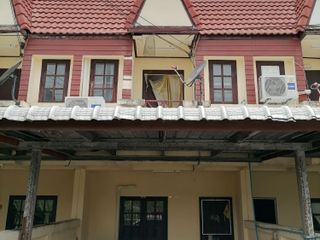 For sale 2 bed townhouse in Mueang Lop Buri, Lopburi