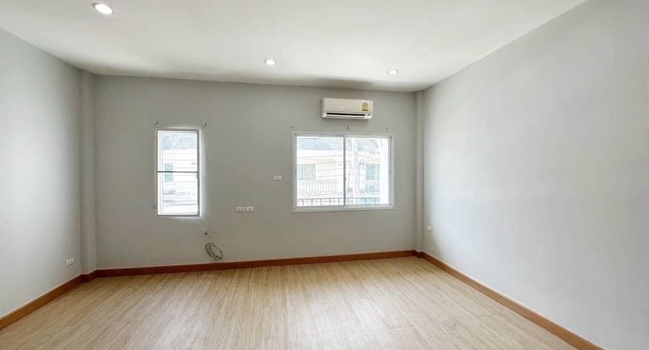 For sale 2 Beds townhouse in Mueang Nonthaburi, Nonthaburi
