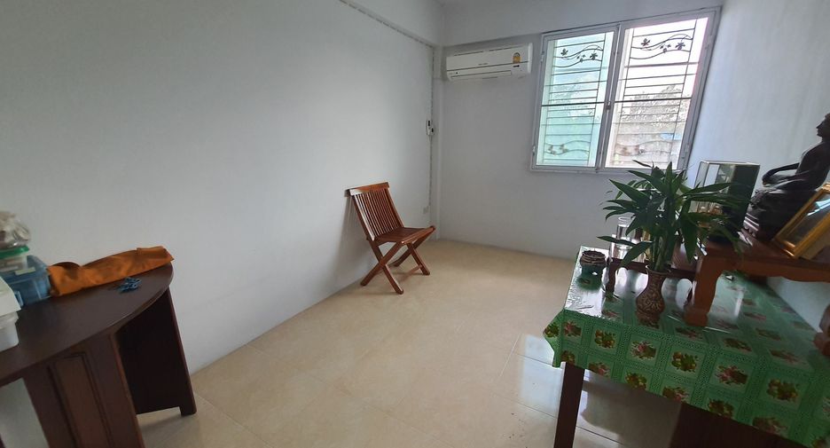 For sale 4 bed townhouse in Mueang Nonthaburi, Nonthaburi