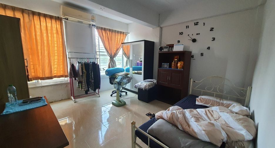 For sale 4 bed townhouse in Mueang Nonthaburi, Nonthaburi