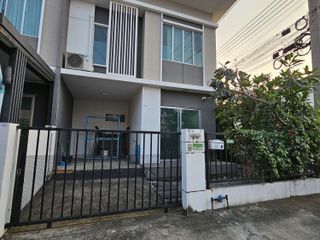 For rent 3 bed townhouse in Krathum Baen, Samut Sakhon