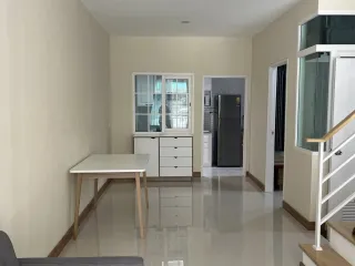 For rent 3 bed townhouse in Mueang Pathum Thani, Pathum Thani