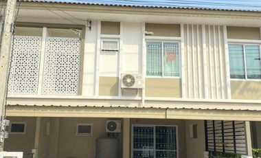 For sale 3 bed townhouse in Lam Luk Ka, Pathum Thani