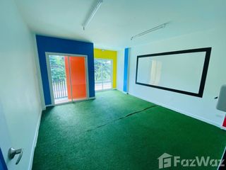 For sale 4 bed townhouse in Mueang Tak, Tak