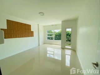 For sale 4 bed townhouse in Mueang Tak, Tak