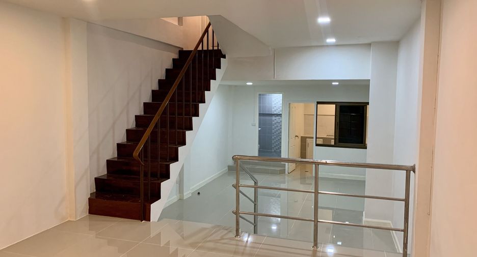 For sale 4 bed townhouse in Mueang Nonthaburi, Nonthaburi