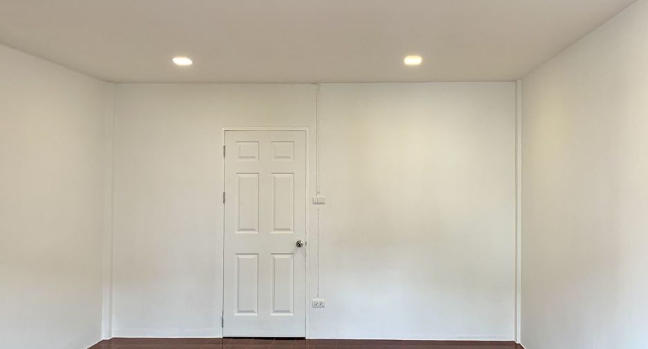For sale 4 bed townhouse in Mueang Nonthaburi, Nonthaburi