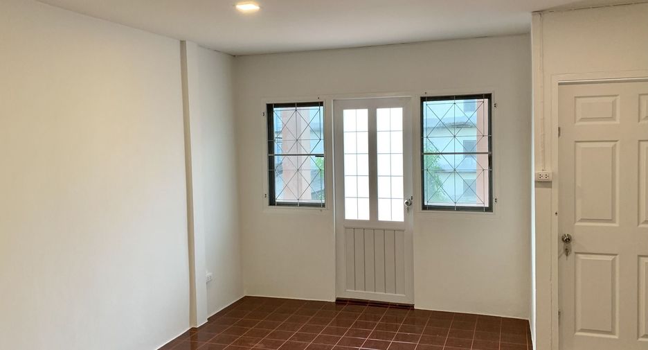 For sale 4 bed townhouse in Mueang Nonthaburi, Nonthaburi