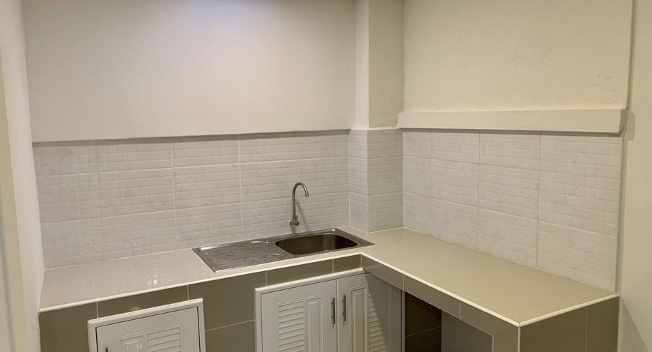 For sale 4 bed townhouse in Mueang Nonthaburi, Nonthaburi