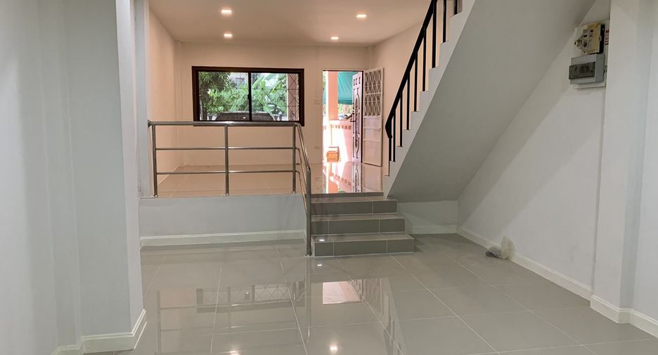 For sale 4 bed townhouse in Mueang Nonthaburi, Nonthaburi
