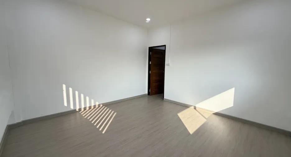 For sale 2 bed townhouse in Mueang Phrae, Phrae