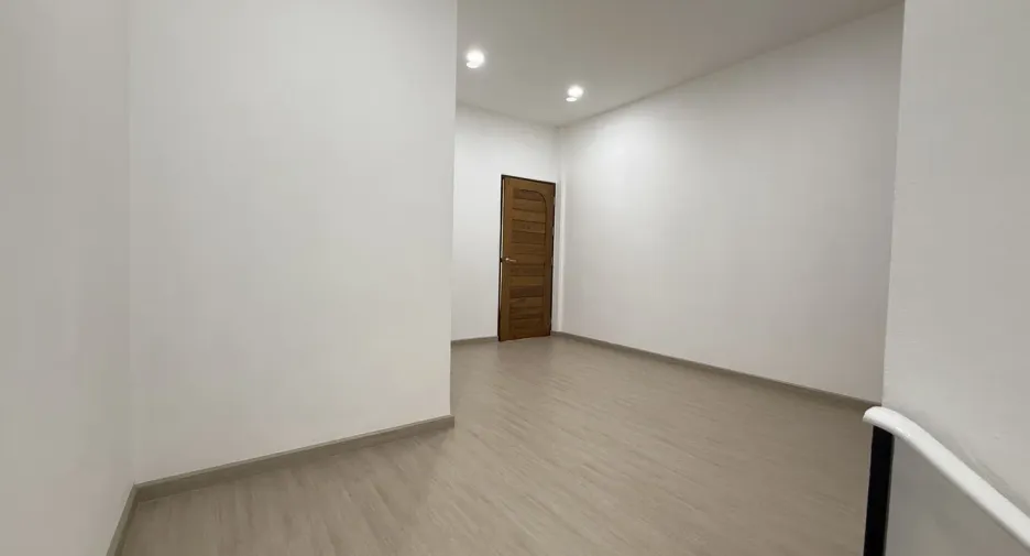 For sale 2 bed townhouse in Mueang Phrae, Phrae