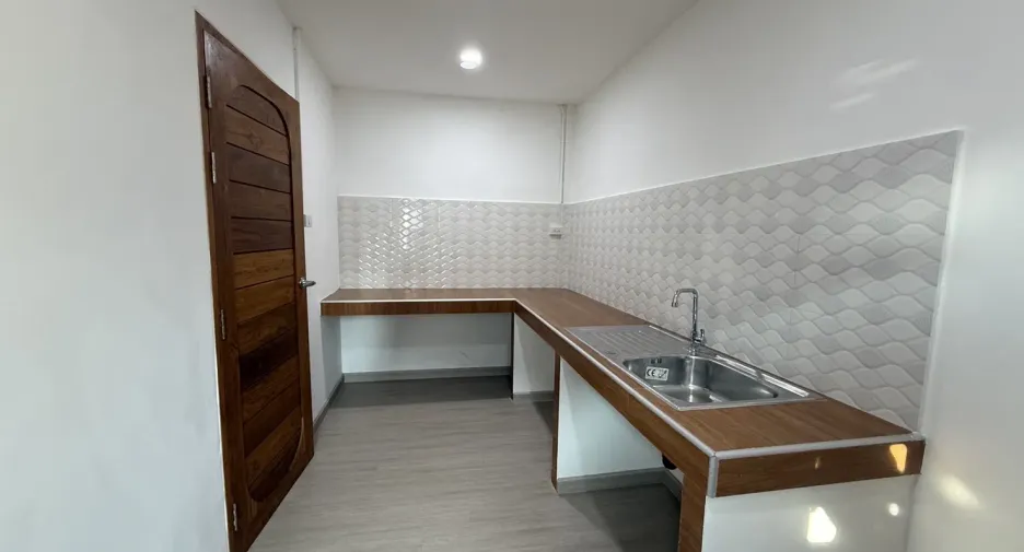 For sale 2 bed townhouse in Mueang Phrae, Phrae