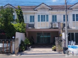 For sale 3 bed townhouse in Bang Khun Thian, Bangkok