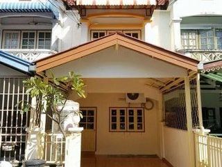 For sale 4 bed townhouse in Lat Phrao, Bangkok