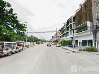 For sale 4 bed townhouse in Lat Phrao, Bangkok