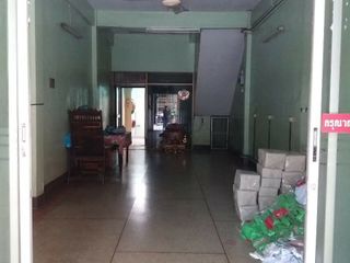 For sale 3 bed townhouse in Khlong Toei, Bangkok
