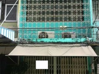 For sale 3 bed townhouse in Khlong Toei, Bangkok