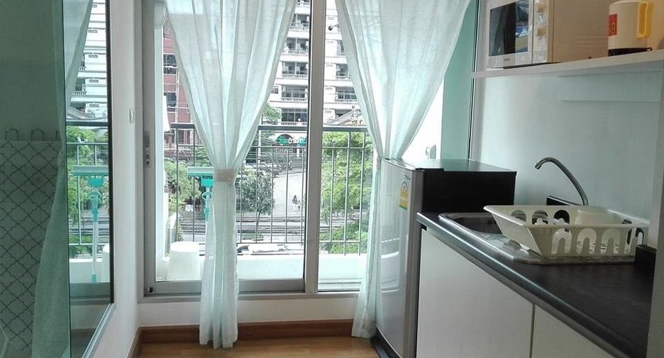For sale 1 bed condo in Khlong Toei, Bangkok