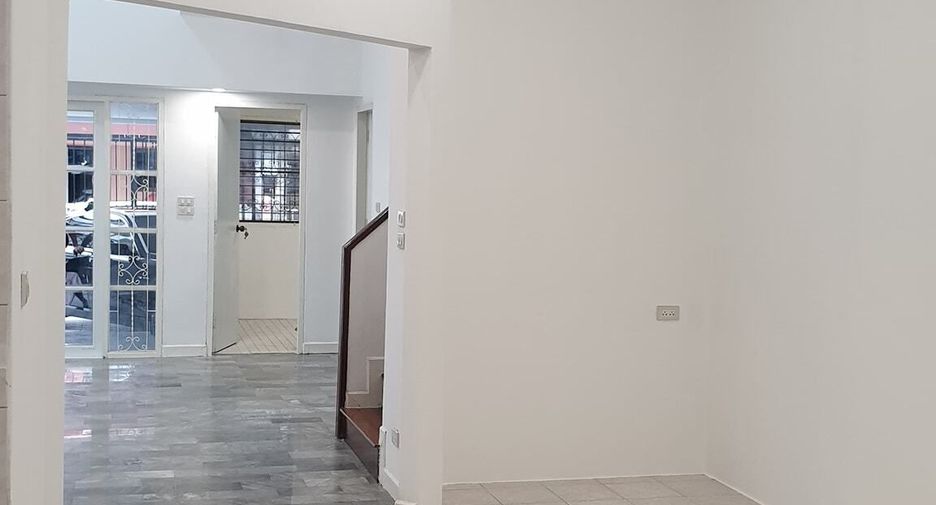 For sale 4 Beds townhouse in Bang Khae, Bangkok