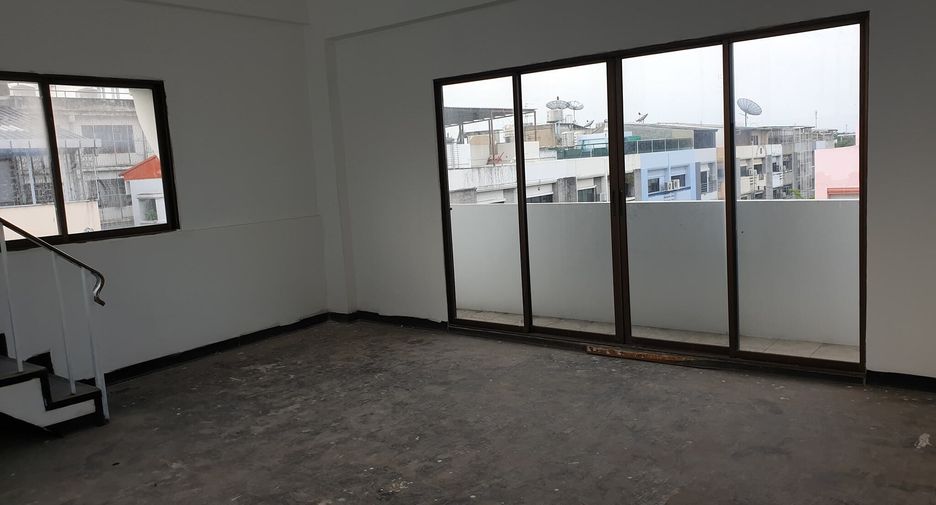 For sale 4 Beds townhouse in Bang Khae, Bangkok