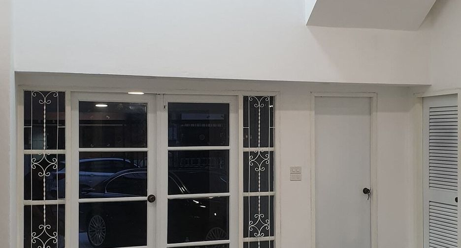 For sale 4 Beds townhouse in Bang Khae, Bangkok