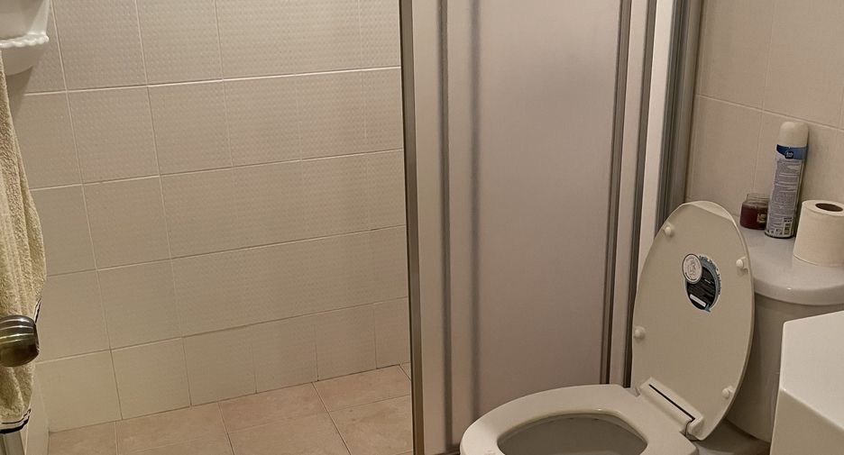 For sale 2 bed condo in Huai Khwang, Bangkok