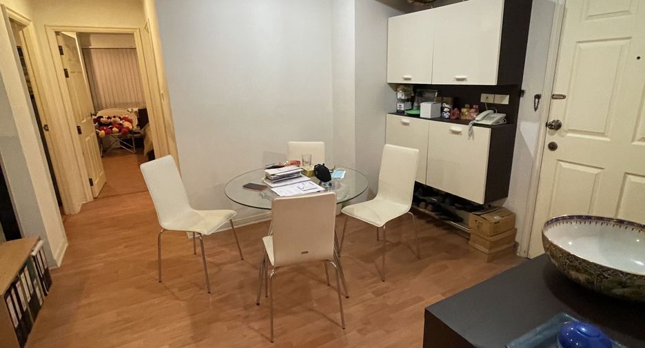 For sale 2 bed condo in Huai Khwang, Bangkok