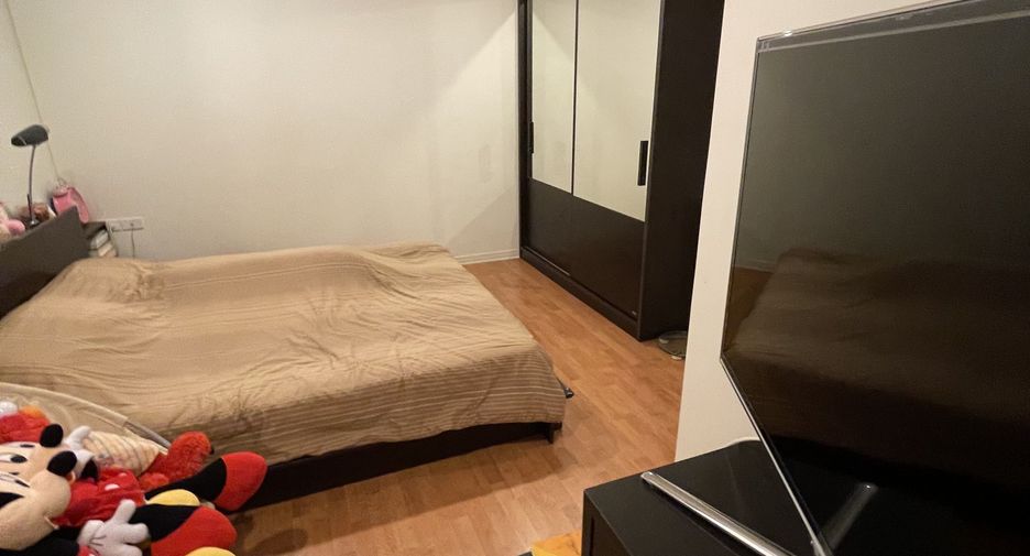 For sale 2 bed condo in Huai Khwang, Bangkok