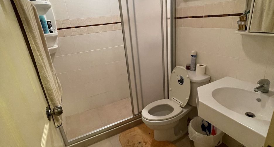 For sale 2 bed condo in Huai Khwang, Bangkok