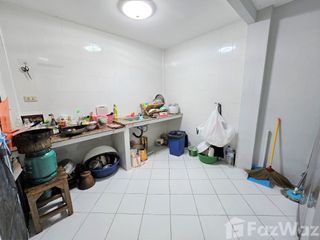 For sale 4 bed townhouse in Mueang Samut Sakhon, Samut Sakhon