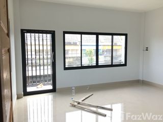 For sale 3 bed townhouse in Mueang Pattani, Pattani