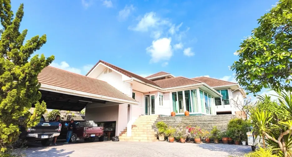 For rent 4 bedrooms house in Bang Saray, Pattaya