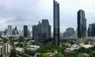 For sale 1 bed condo in Khlong Toei, Bangkok