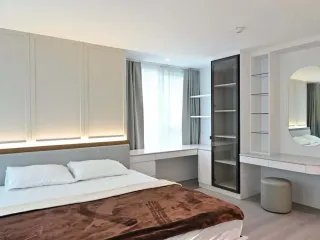 For rent 3 bed condo in Watthana, Bangkok