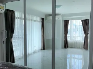 Wohnung zur Miete mit 3 Zimmer in Watthana, Bangkok