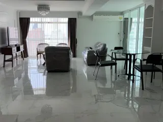 Wohnung zur Miete mit 3 Zimmer in Watthana, Bangkok