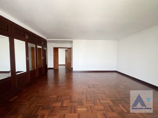 For sale 4 Beds condo in Watthana, Bangkok