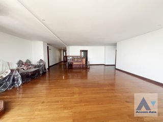 For sale 4 Beds condo in Watthana, Bangkok