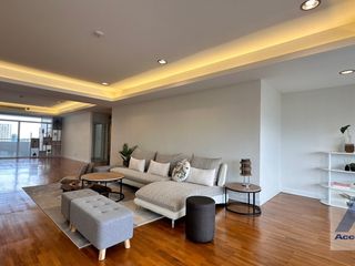 For sale 4 Beds condo in Watthana, Bangkok