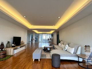 For sale 4 Beds condo in Watthana, Bangkok