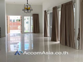 For rent 4 Beds house in Khlong Toei, Bangkok