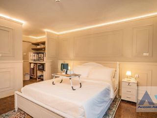 For sale 9 Beds townhouse in Watthana, Bangkok