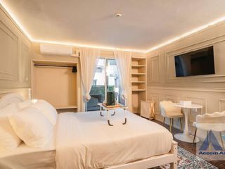 For sale 9 Beds townhouse in Watthana, Bangkok
