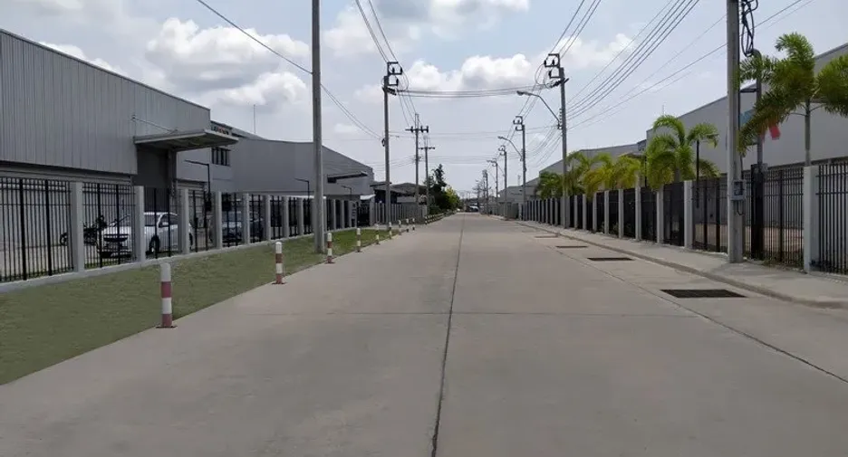 Almacén en alquiler y en venta en Bang Sao Thong, Samut Prakan