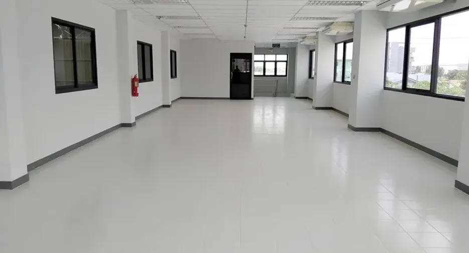 Almacén en alquiler y en venta en Bang Sao Thong, Samut Prakan