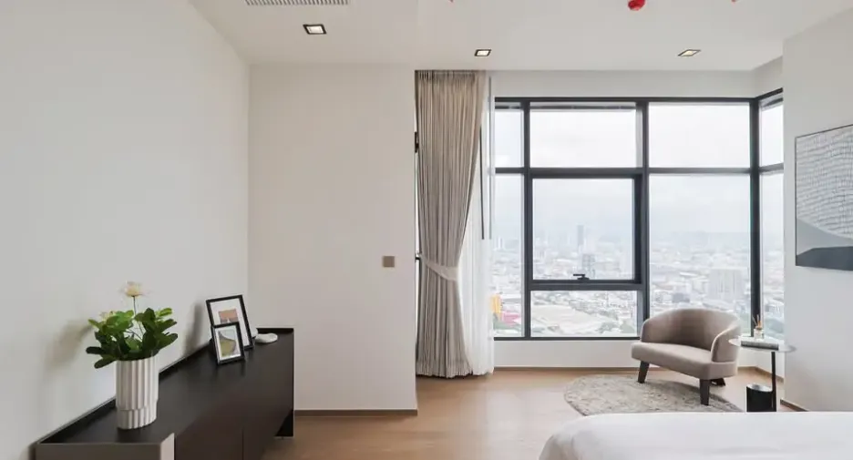For sale 3 bedrooms condo in Ratchathewi, Bangkok