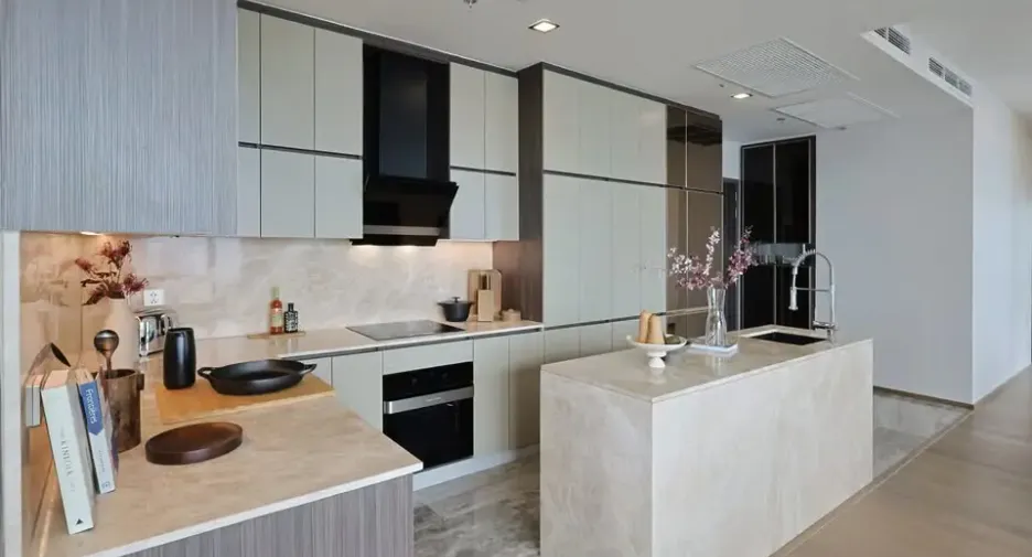 For sale 3 bedrooms condo in Ratchathewi, Bangkok