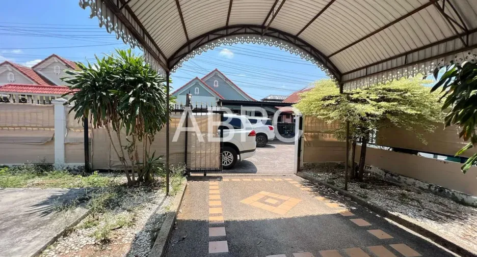 For rent and for sale 3 bedrooms house in Bang Lamung, Chonburi