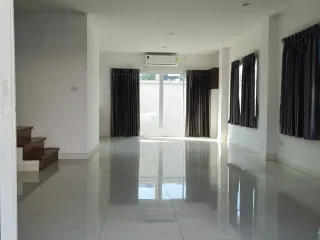 For rent 3 Beds townhouse in Lat Phrao, Bangkok